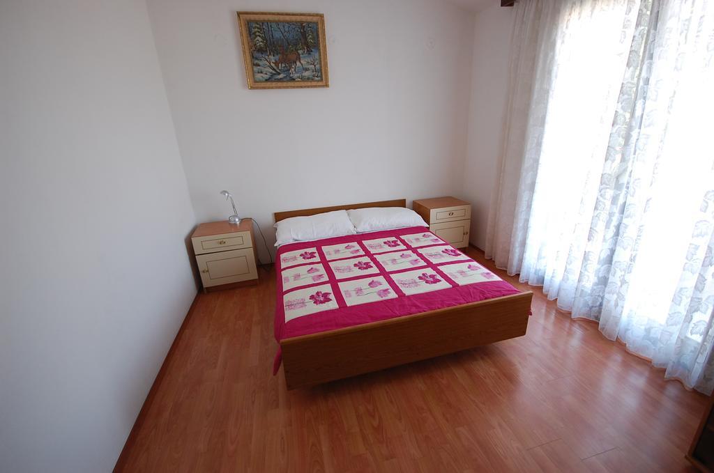 Apartments Dida By El-Pi Tours Нивице Стая снимка