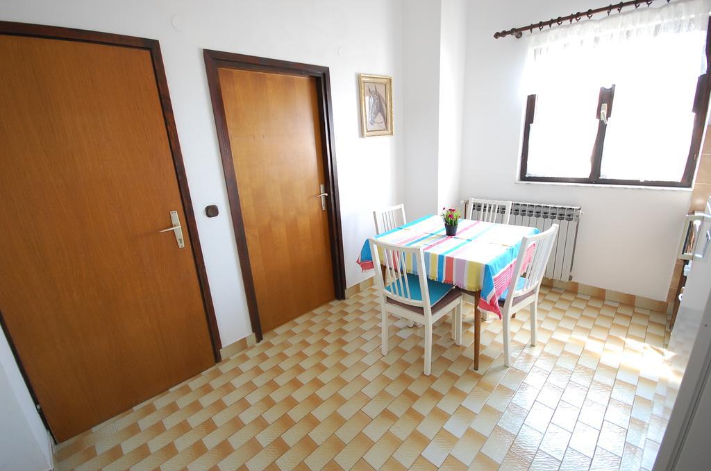 Apartments Dida By El-Pi Tours Нивице Стая снимка