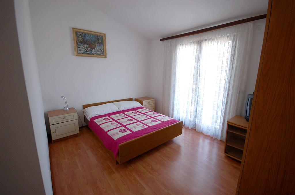 Apartments Dida By El-Pi Tours Нивице Стая снимка