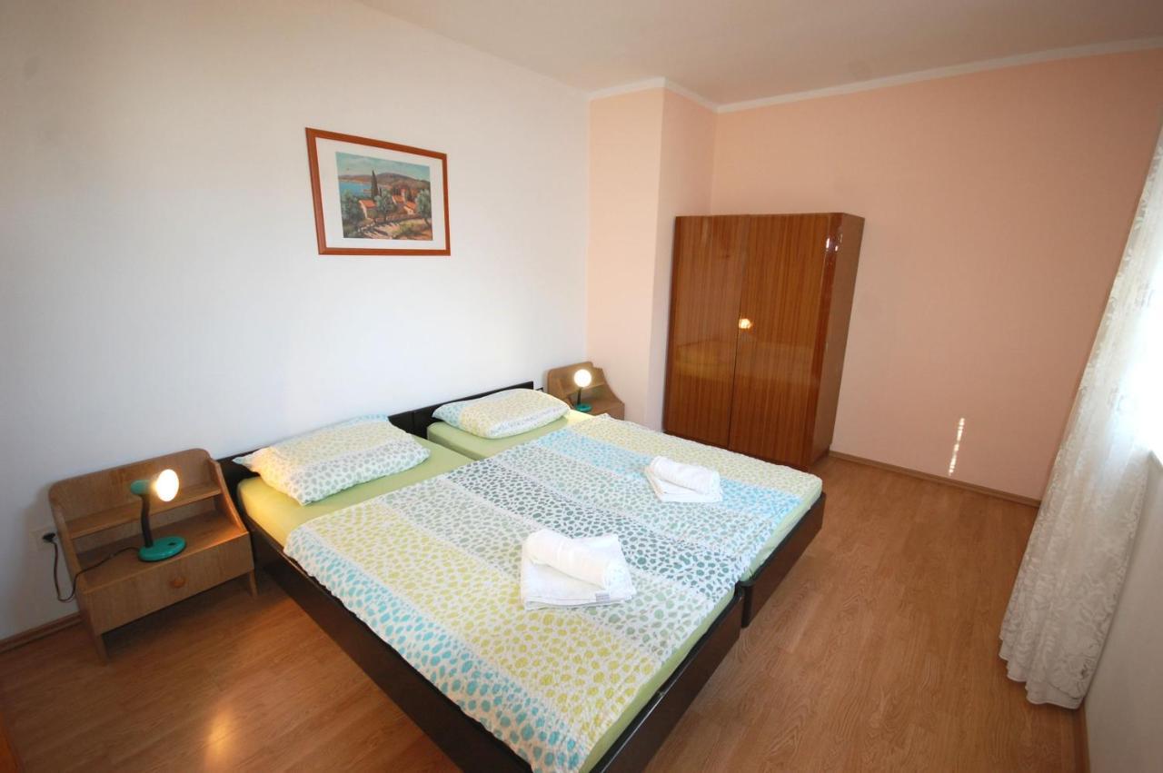 Apartments Dida By El-Pi Tours Нивице Екстериор снимка