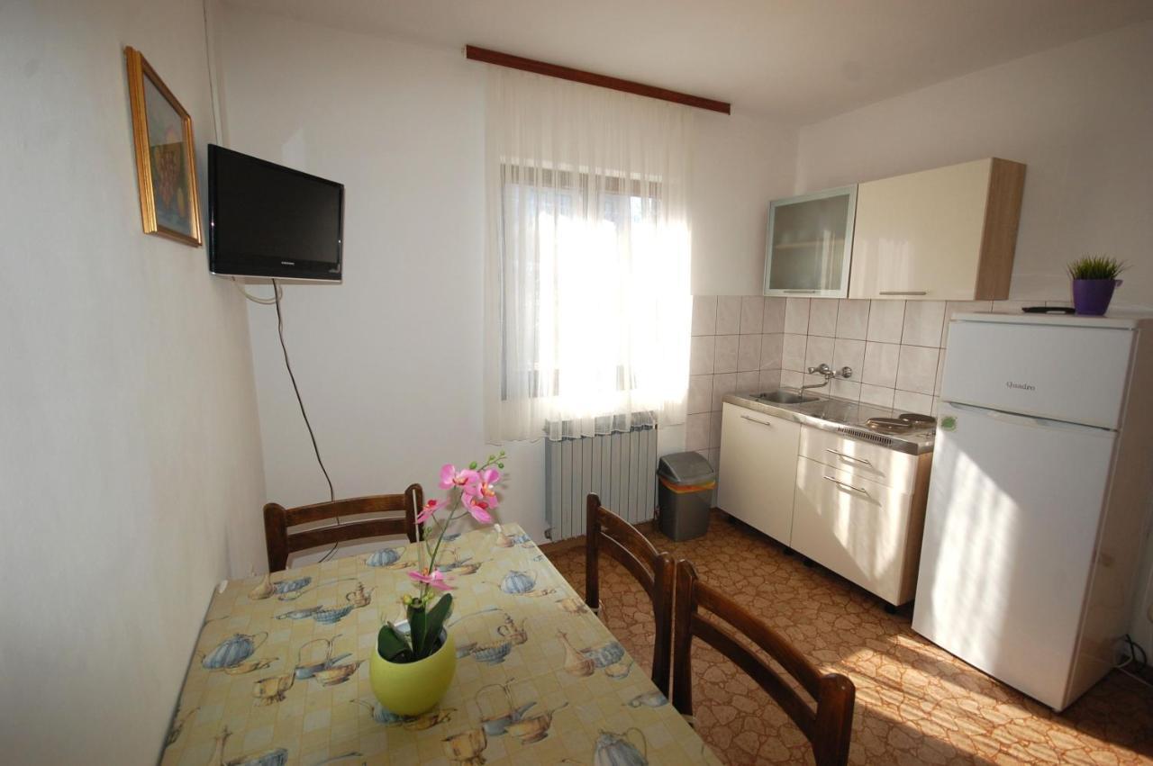 Apartments Dida By El-Pi Tours Нивице Екстериор снимка