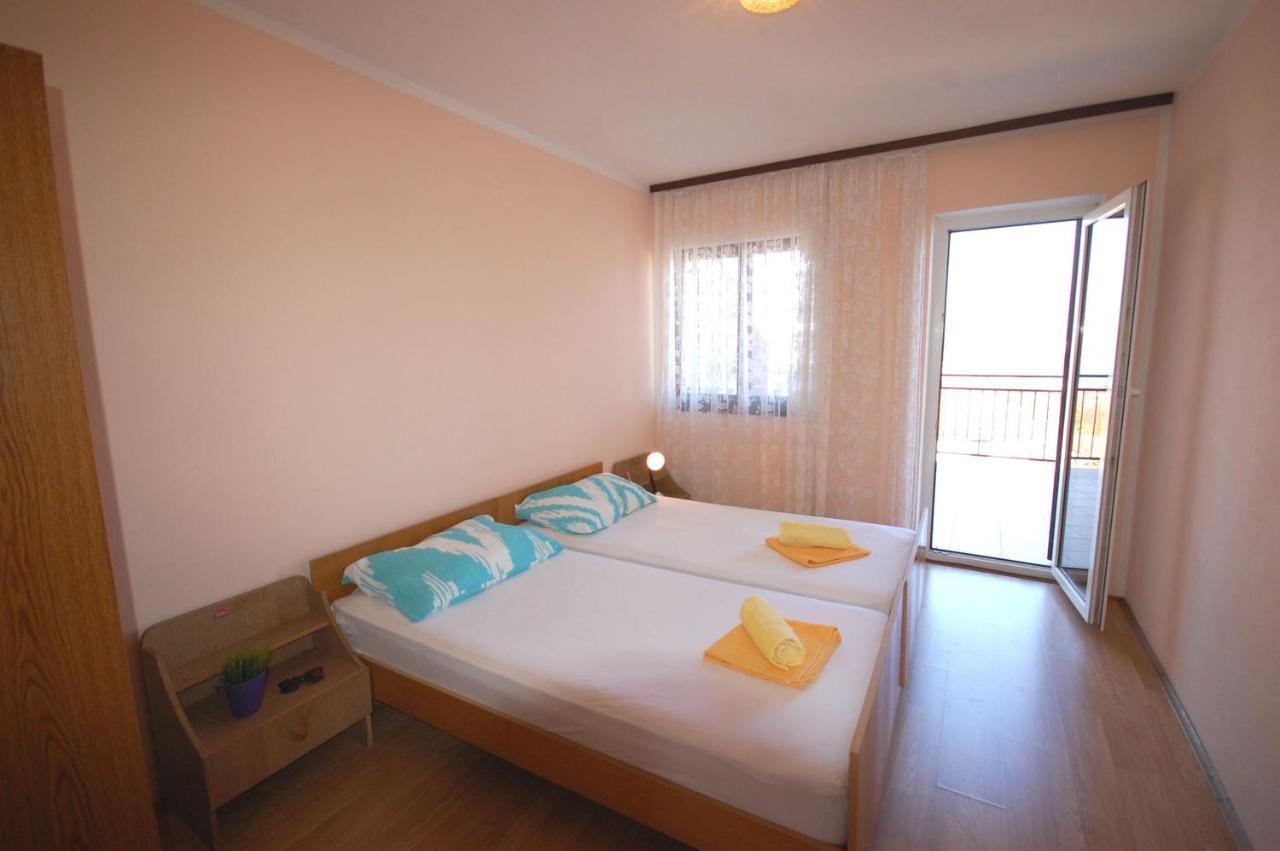 Apartments Dida By El-Pi Tours Нивице Екстериор снимка