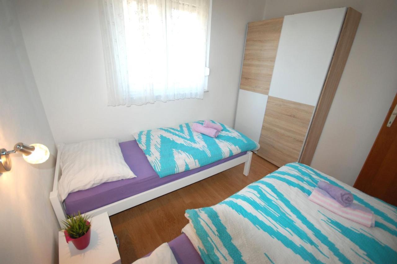 Apartments Dida By El-Pi Tours Нивице Екстериор снимка