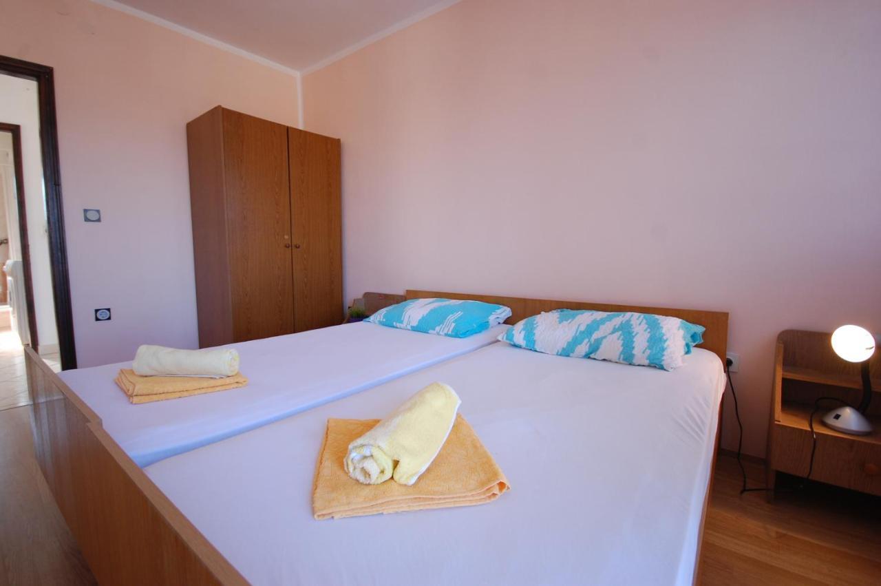 Apartments Dida By El-Pi Tours Нивице Екстериор снимка
