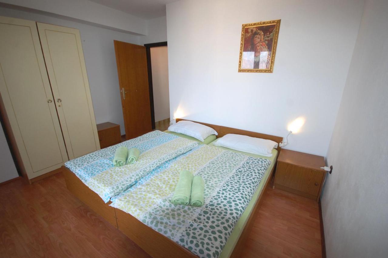 Apartments Dida By El-Pi Tours Нивице Екстериор снимка